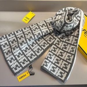 FENDI	 women's fashion knitted scarf